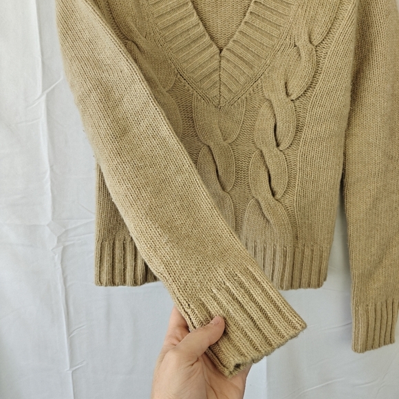 J. Crew Vintage Cable Knit Cashmere Wool Blend Cropped V Neck Sweater Size XS - Picture 4 of 8